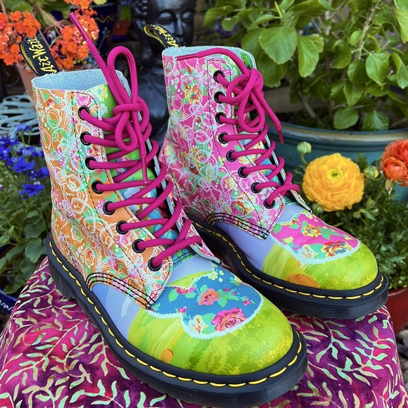 Dr. Martens Shoes - Dr. Martens Colorful Retro Psychedelic Pascal Daze Floral Combat Boots EC 🥰
